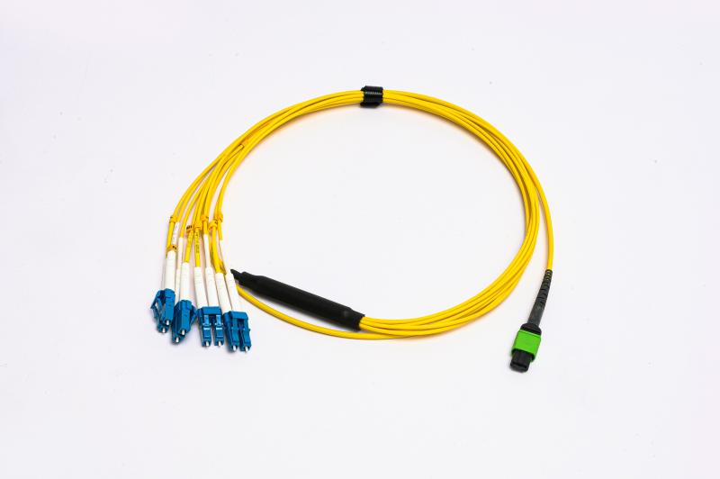 8芯MTP(母)-4LCUPC双工单模OS2分支光纤跳线低插损
